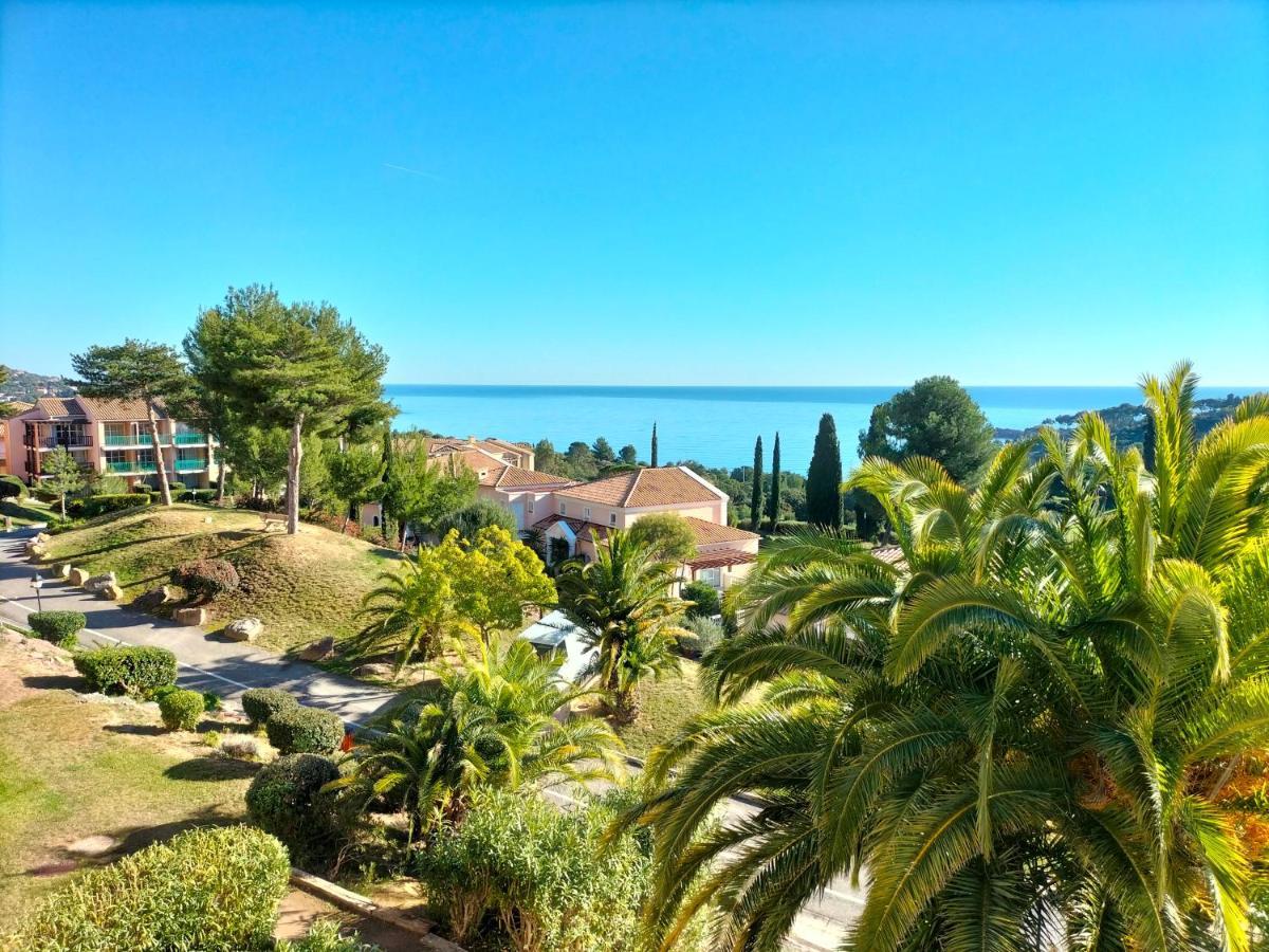 Superbe Appartement Avec Vue Mer Et Piscine Saint-Raphaël Kültér fotó