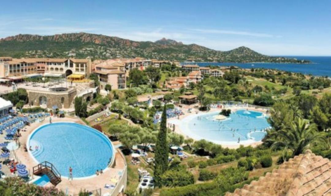Superbe Appartement Avec Vue Mer Et Piscine Saint-Raphaël Kültér fotó